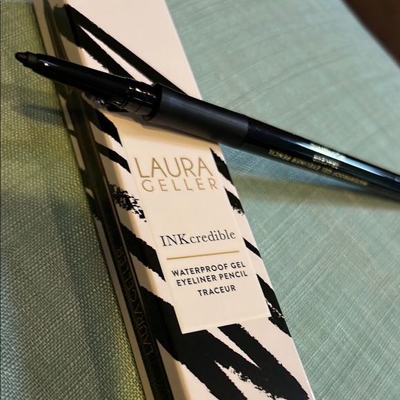 Laura Geller INKcredible Waterproof Gel Eyeliner Pencil - Blackbird - Picture 2 of 4